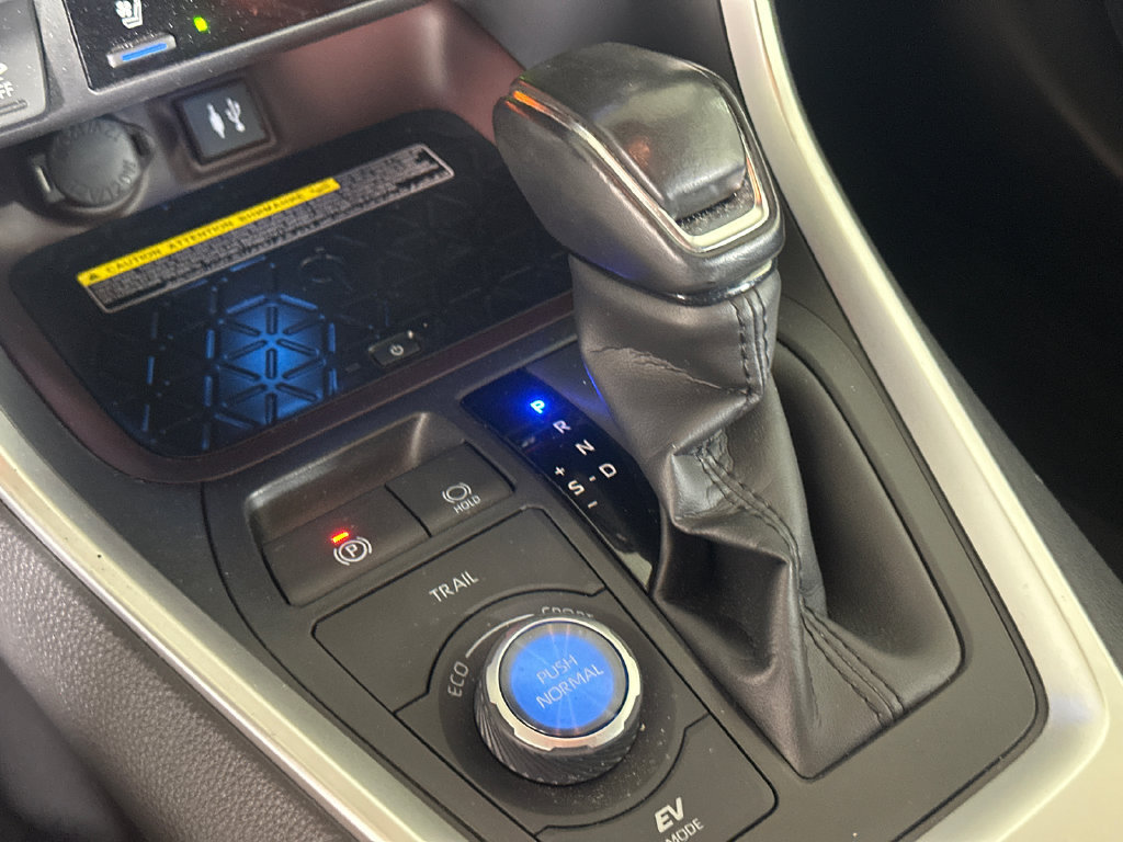 Used 2019 Toyota RAV4 Limited AWD/4WD image 32