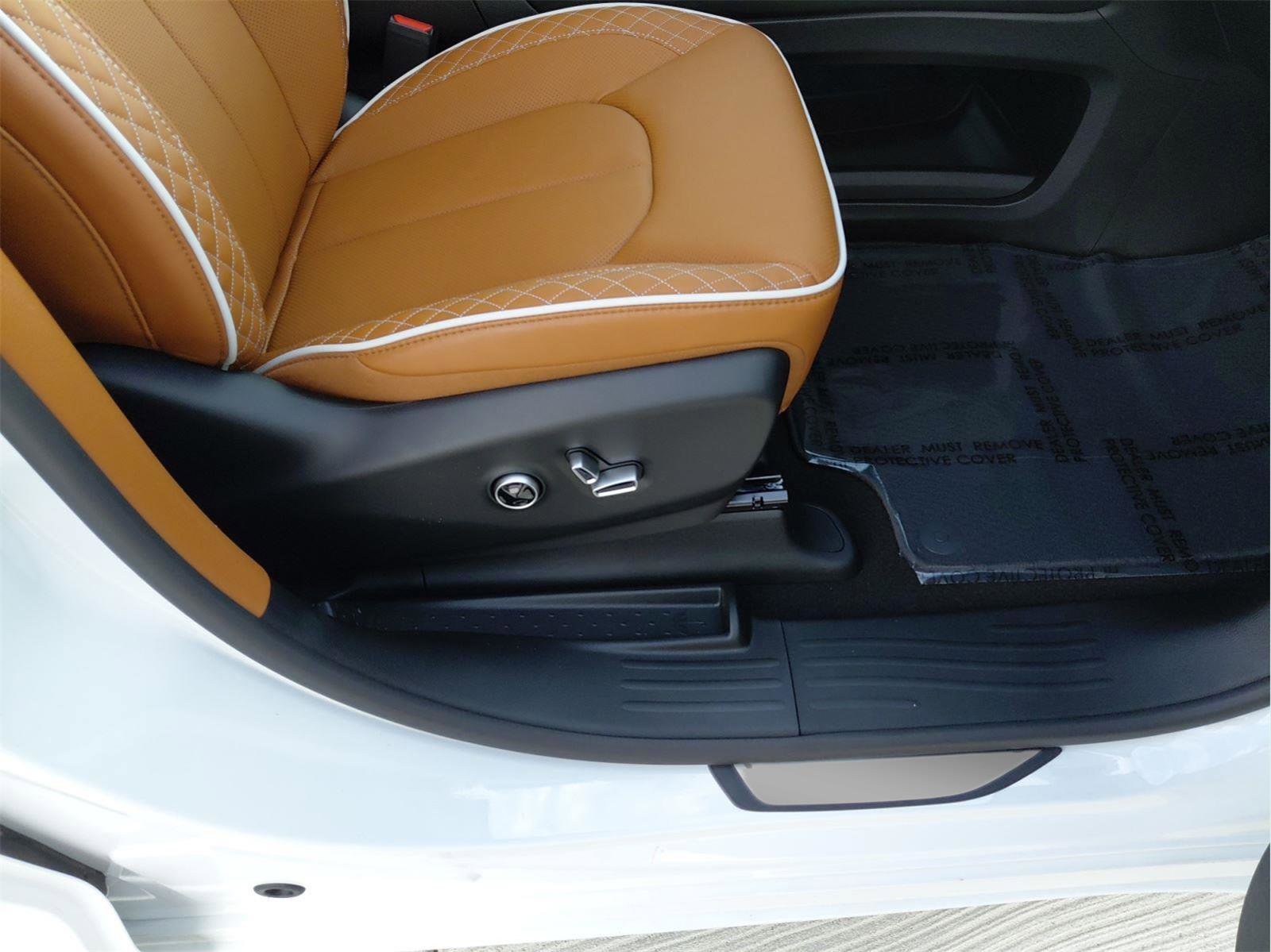 New 2026 Chrysler Pacifica Pinnacle image 17