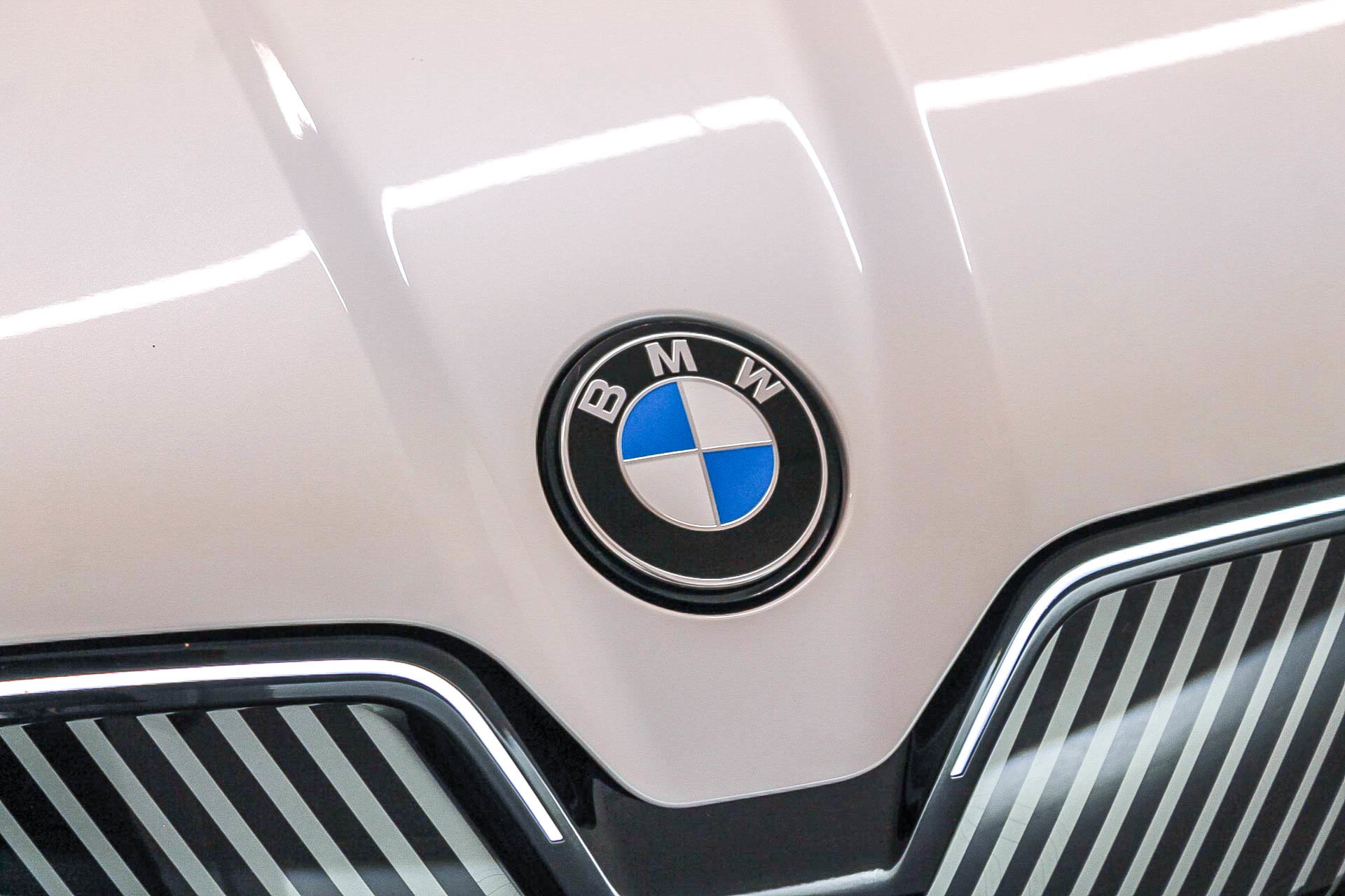 New 2026 BMW iX xDrive45 image 9