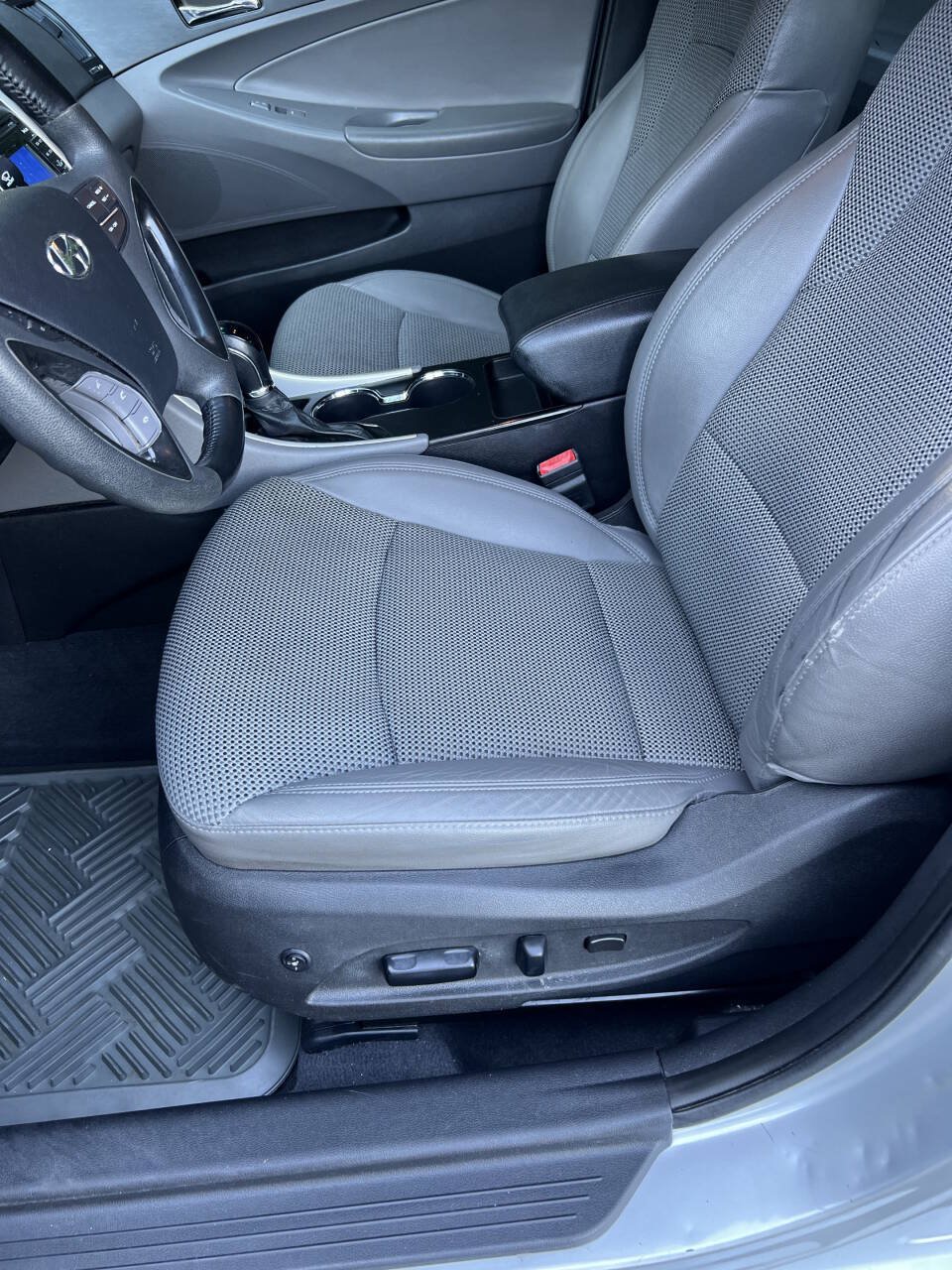 Used 2011 Hyundai Sonata SE FWD image 9