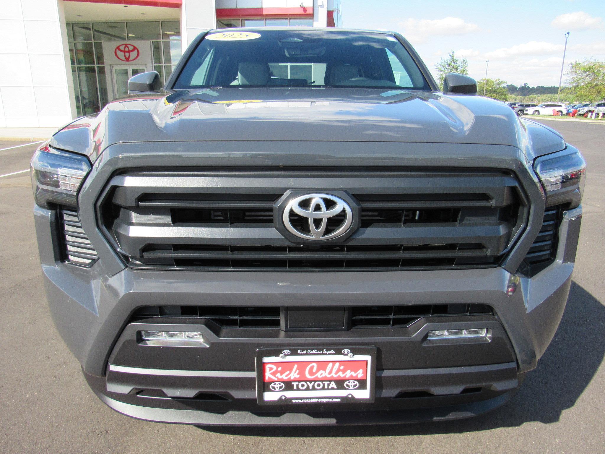 Used 2025 Toyota Tacoma SR5 image 3