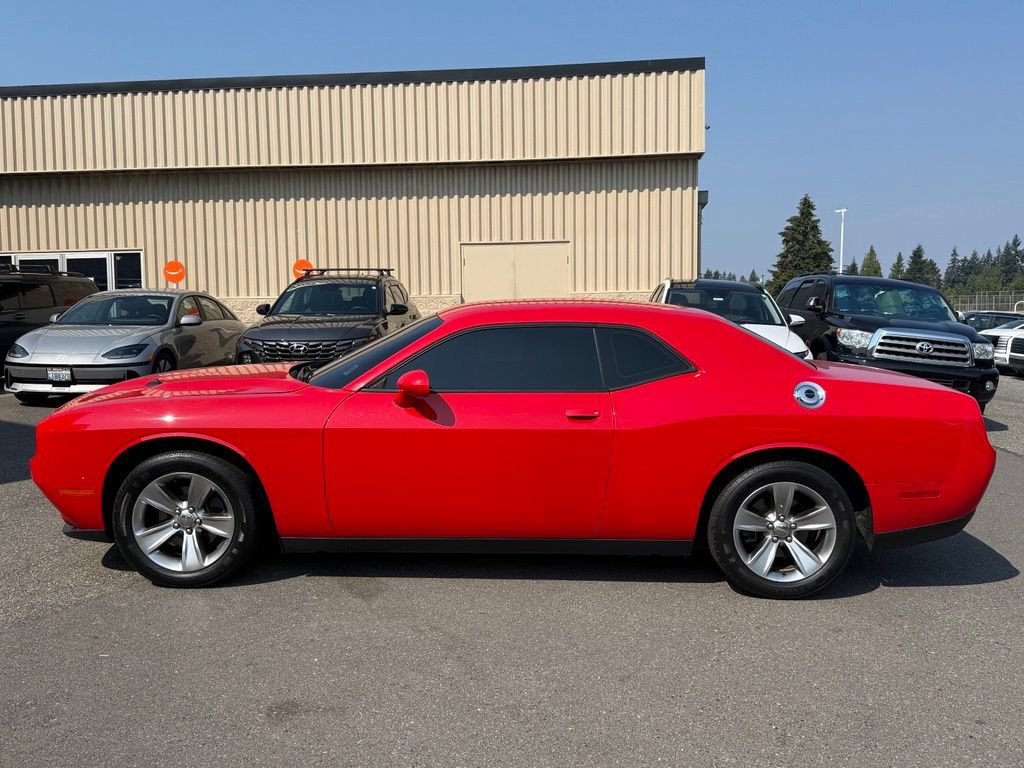 Used 2016 Dodge Challenger SXT RWD image 5