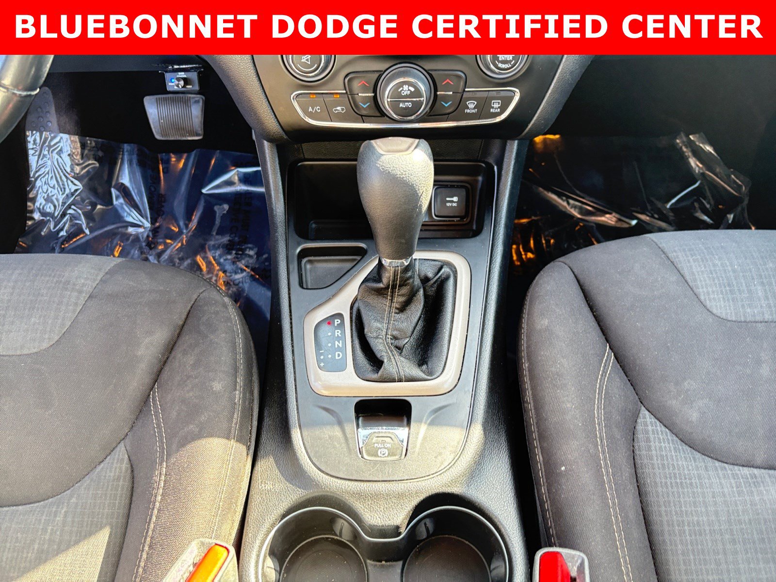 Used 2017 Jeep Cherokee Latitude w/ Comfort/Convenience Group FWD image 18