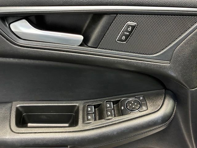 Used 2020 Ford Edge SE image 10