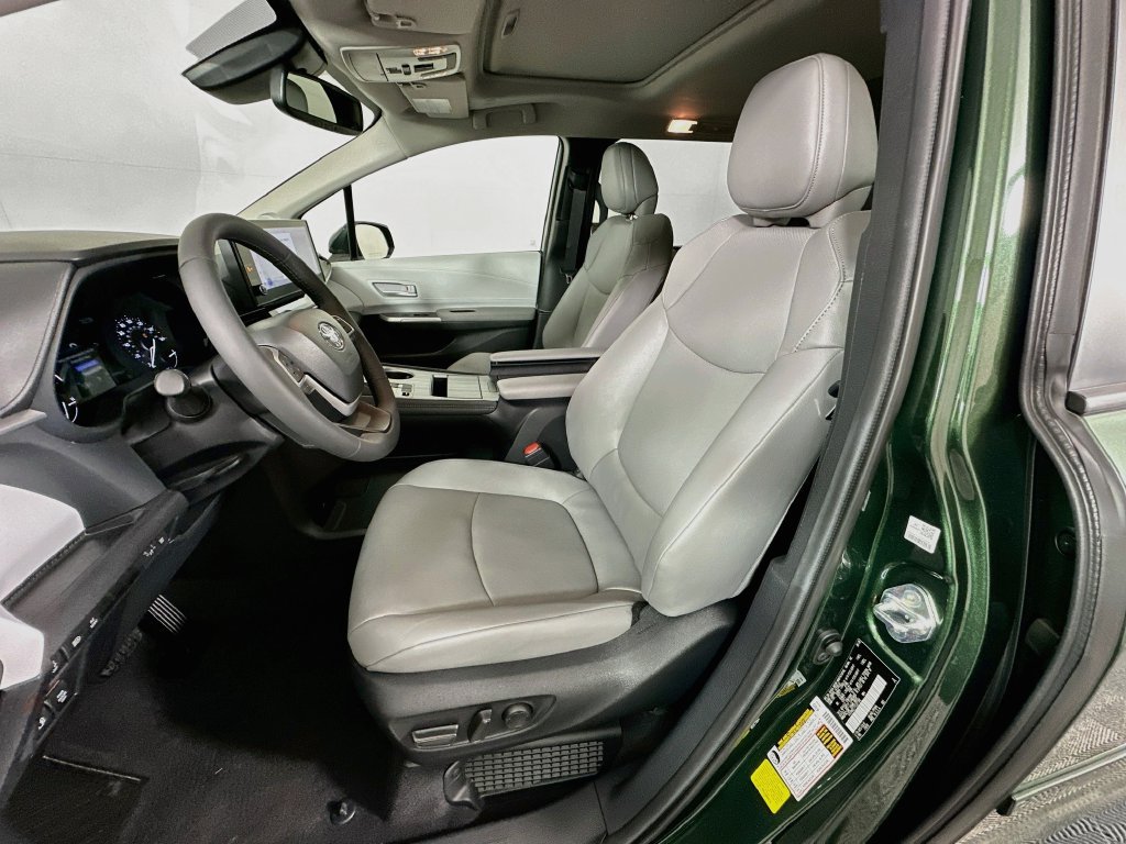 Certified 2026 Toyota Sienna XLE FWD image 21