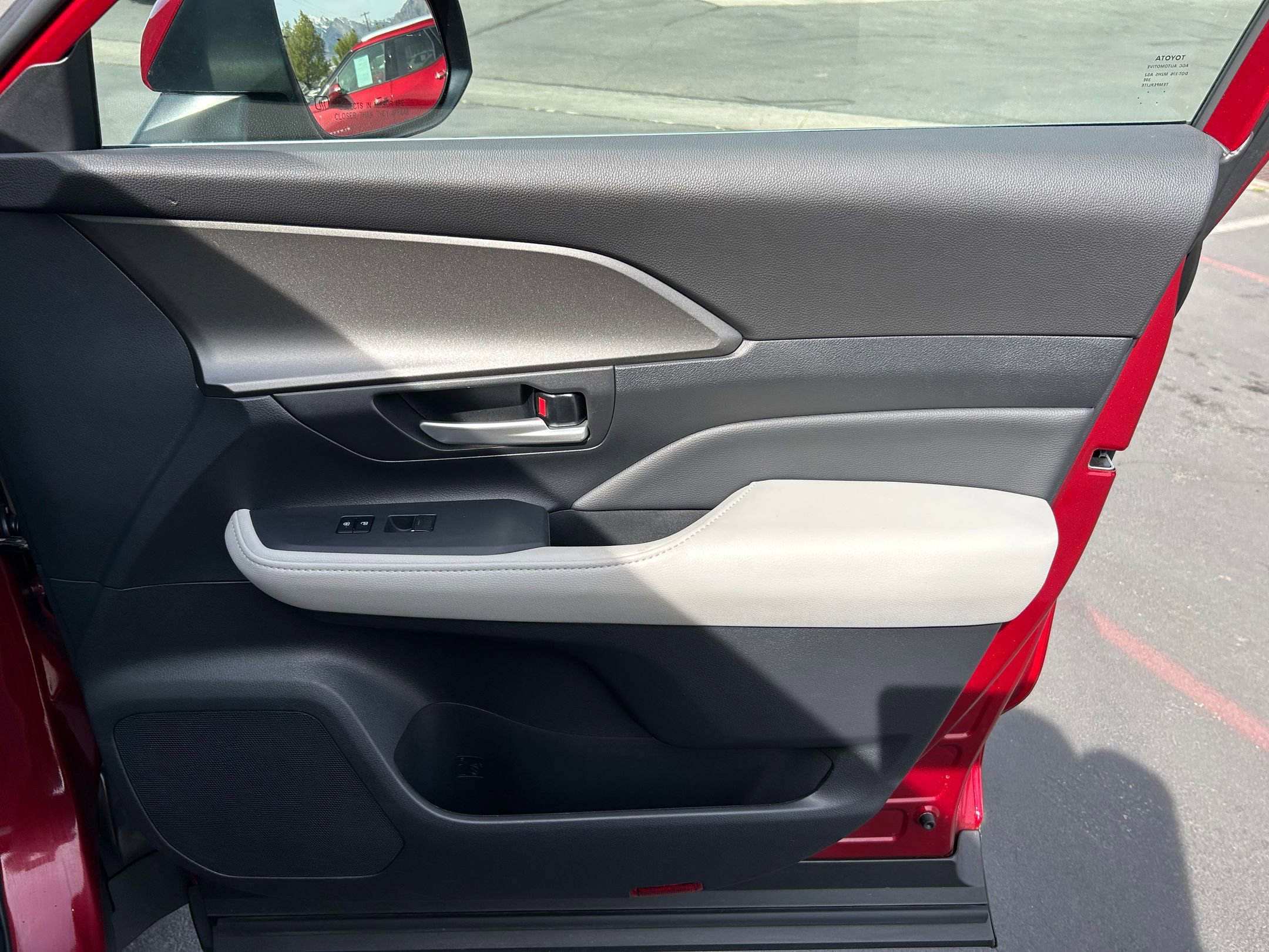 Certified 2025 Toyota Grand Highlander AWD image 32