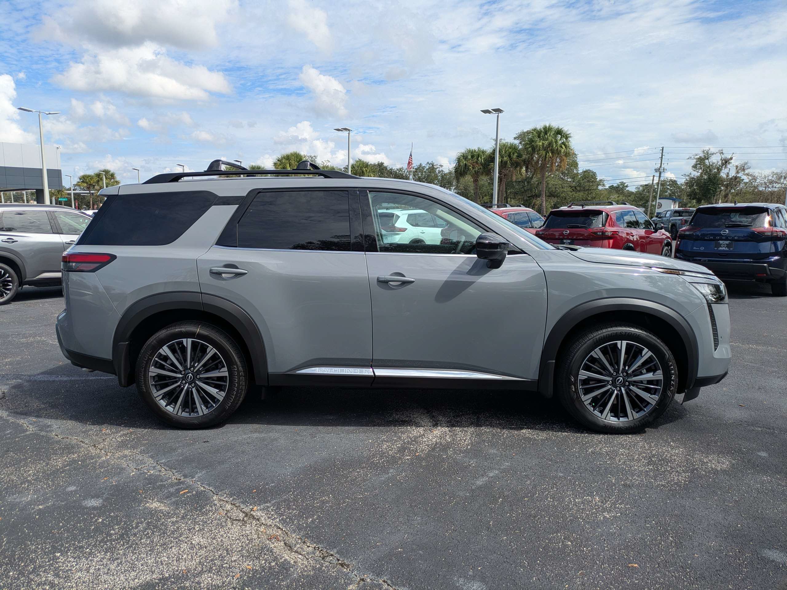 New 2026 Nissan Pathfinder Platinum FWD image 3