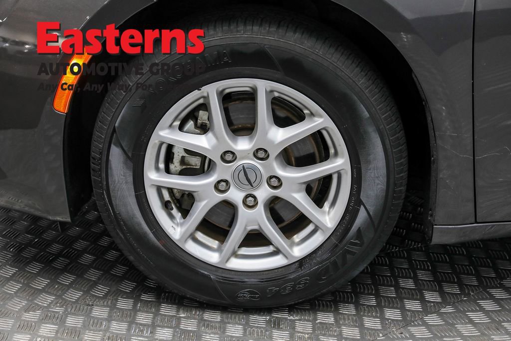 Used 2023 Chrysler Voyager LX image 33