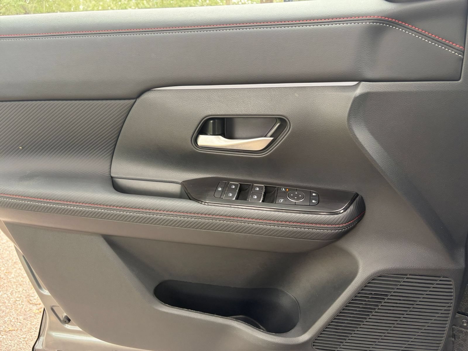 Used 2026 Nissan Kicks SR FWD image 18