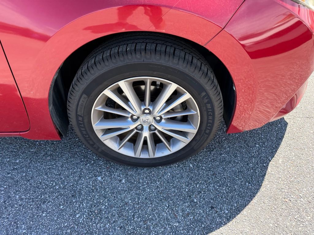 Used 2015 Toyota Corolla LE image 4