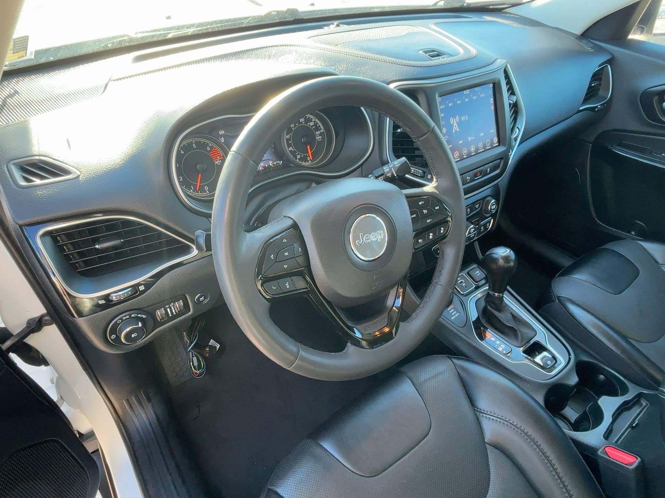 Used 2023 Jeep Cherokee Altitude Lux image 12