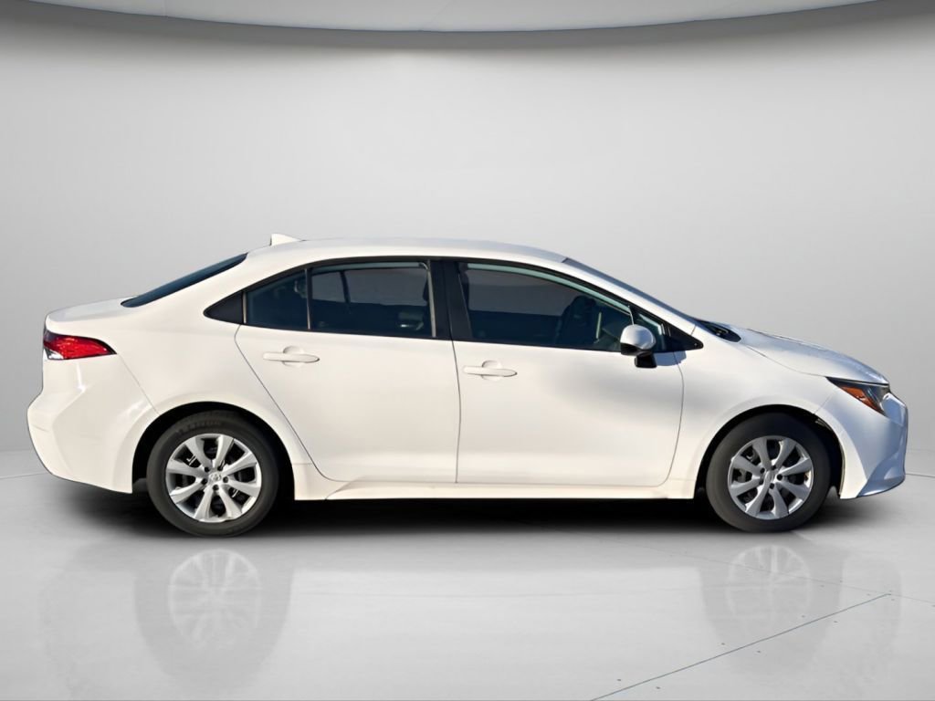 Used 2020 Toyota Corolla LE image 3