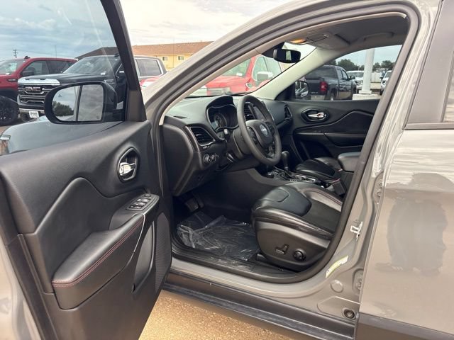 Used 2022 Jeep Cherokee Trailhawk w/ Comfort/Convenience Group AWD/4WD image 9