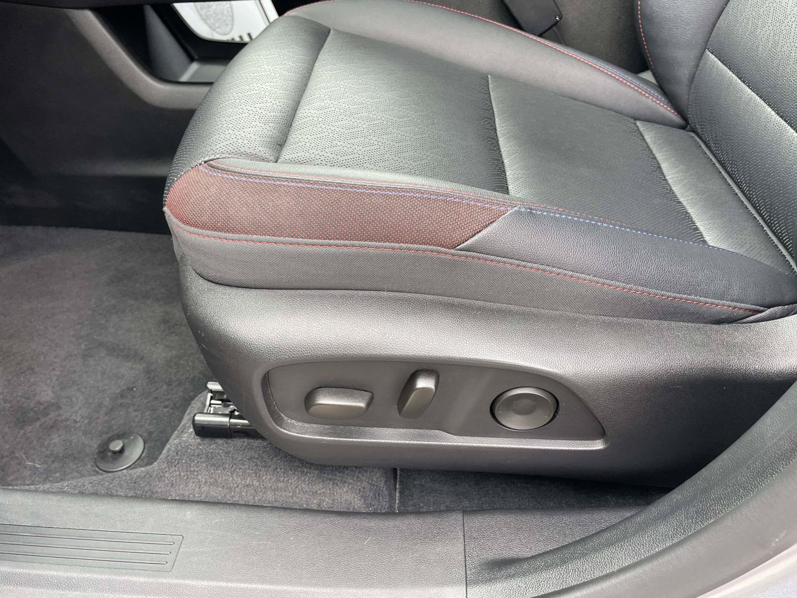 Used 2025 Chevrolet Equinox RS w/ Safety and Technology Package FWD image 13