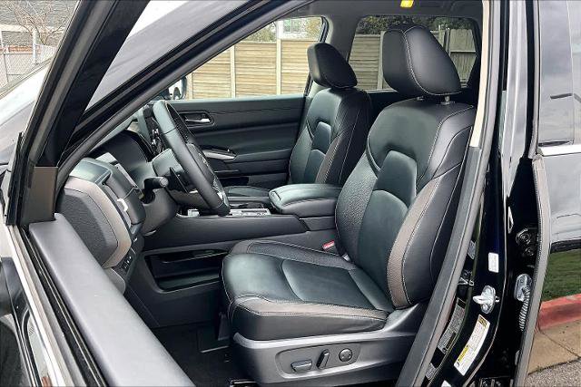 Certified 2023 Nissan Pathfinder SL w/ Black Appearance Package image 8