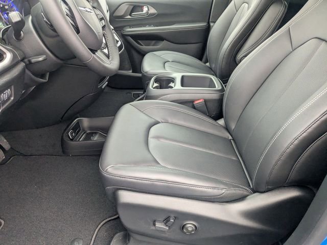 New 2026 Chrysler Pacifica Select w/ S Appearance Package image 12