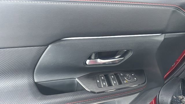 Certified 2025 Nissan Kicks SR image 19