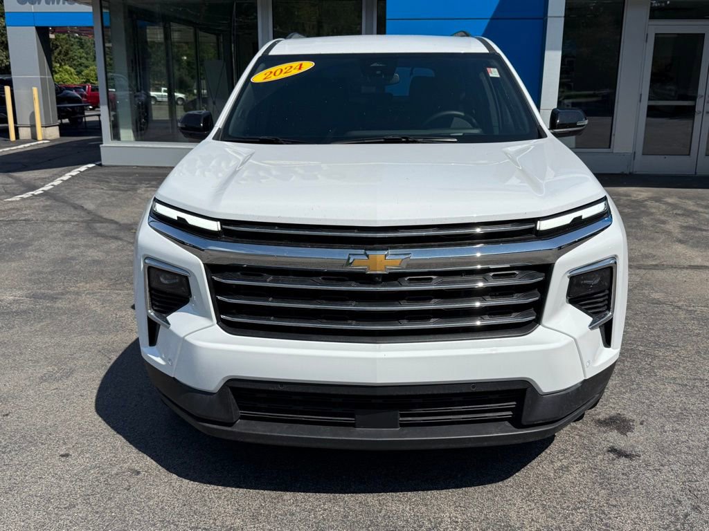 Used 2024 Chevrolet Traverse LT w/ Enhanced Driving Package image 2