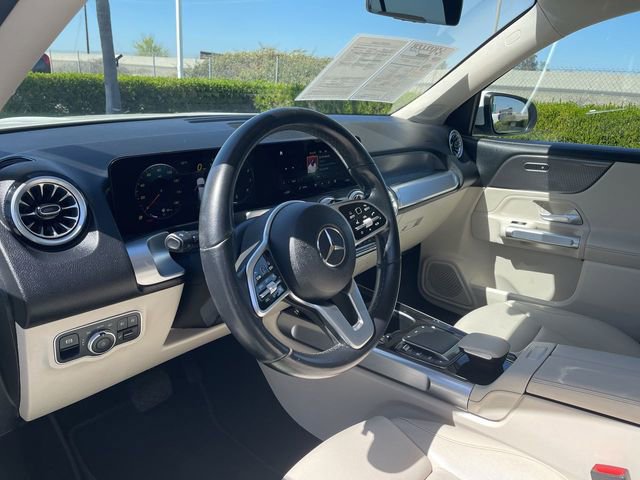 Used 2022 Mercedes-Benz GLB 250 w/ Premium Package Lite image 10