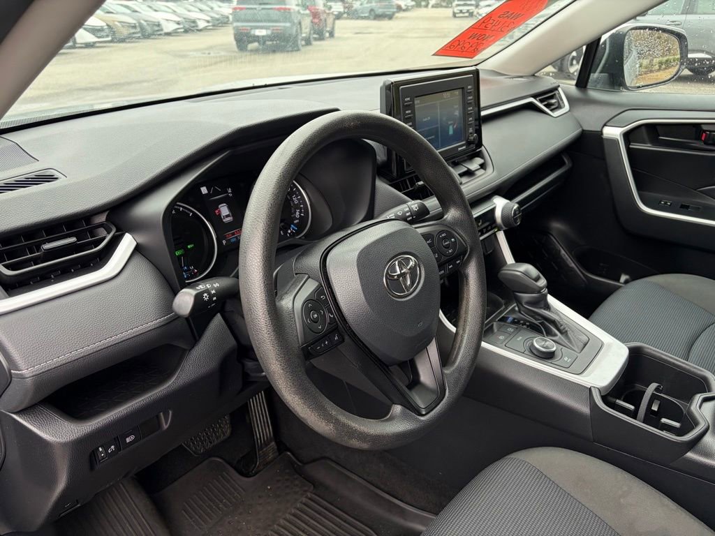Used 2022 Toyota RAV4 LE image 12