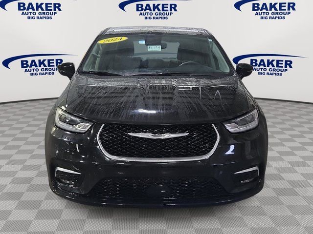 Used 2024 Chrysler Pacifica Touring-L image 9