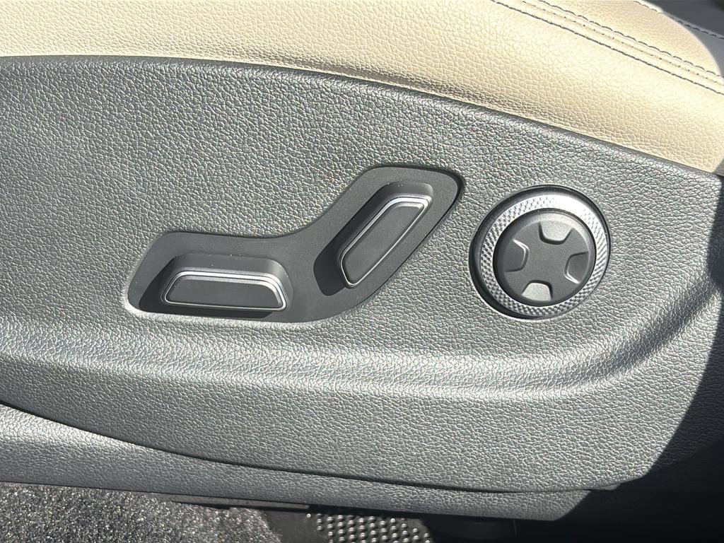 Used 2026 Genesis GV70 2.5T Select image 20