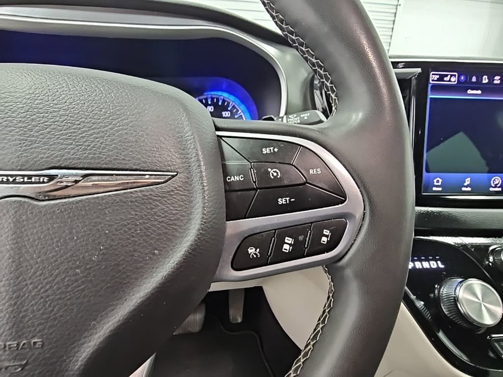 Used 2023 Chrysler Pacifica Touring-L image 24