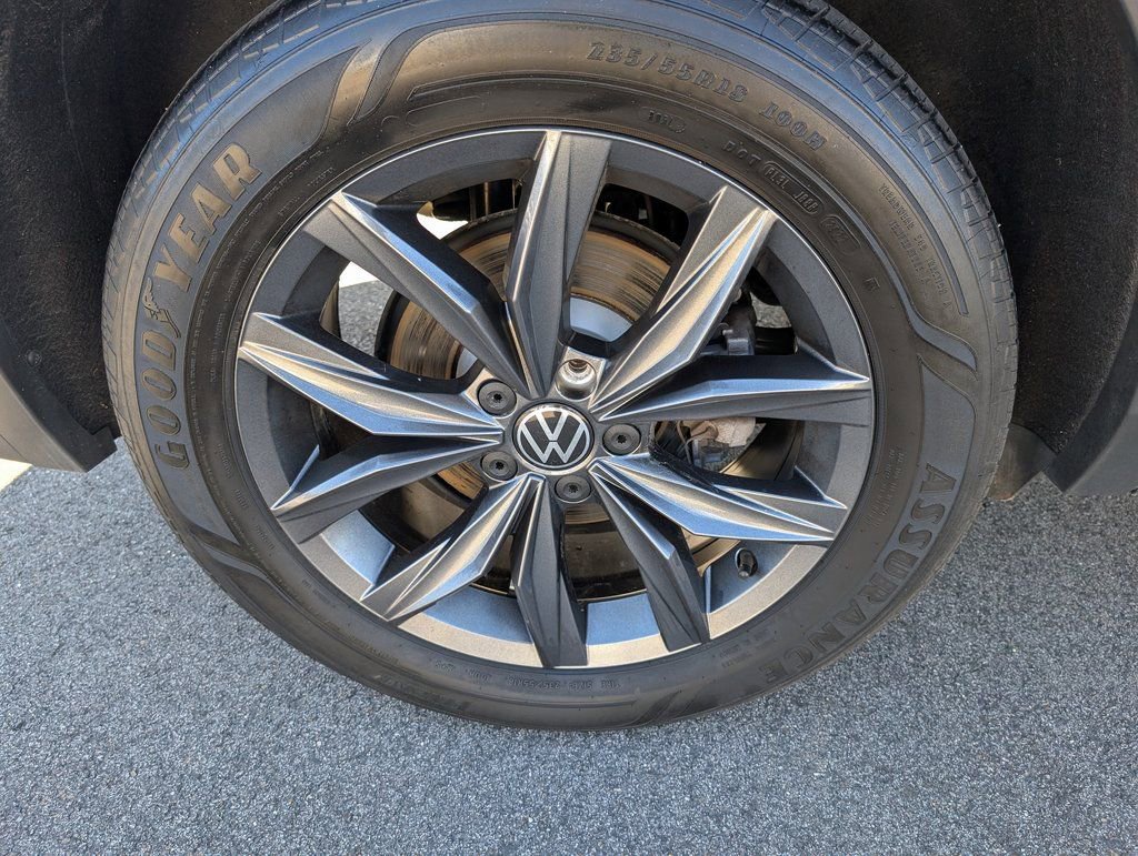 Used 2023 Volkswagen Tiguan SE image 12