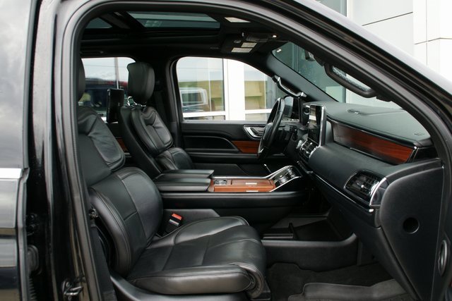 Used 2018 Lincoln Navigator L Select image 38