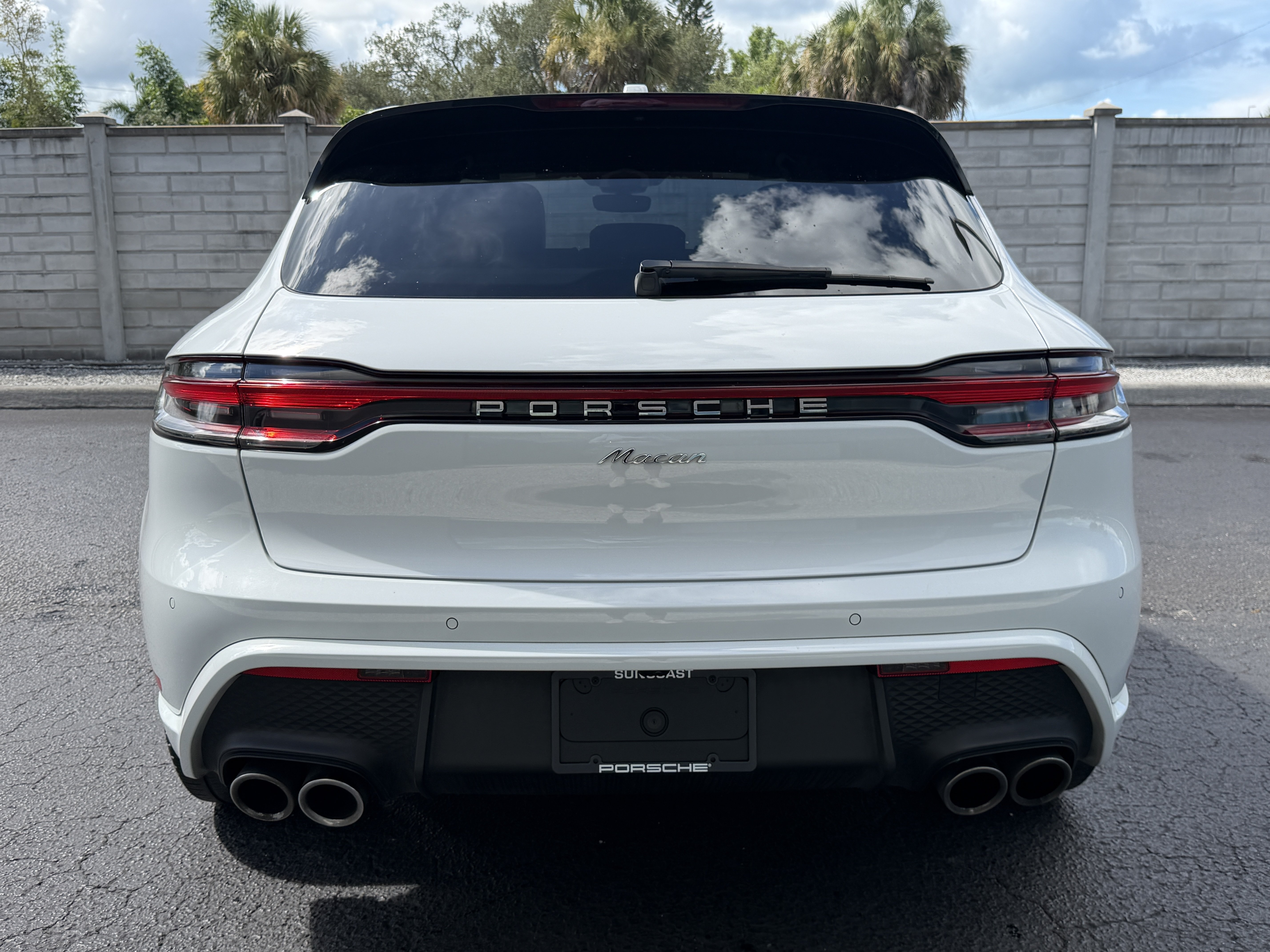 Certified 2024 Porsche Macan AWD/4WD image 10