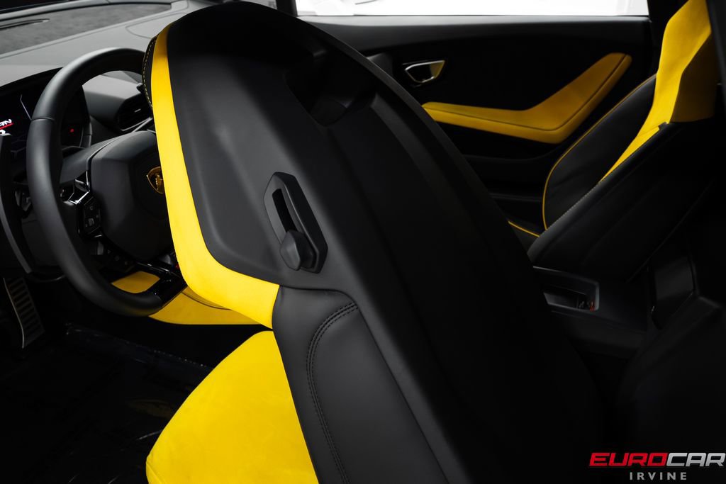 Used 2022 Lamborghini Huracan EVO image 37