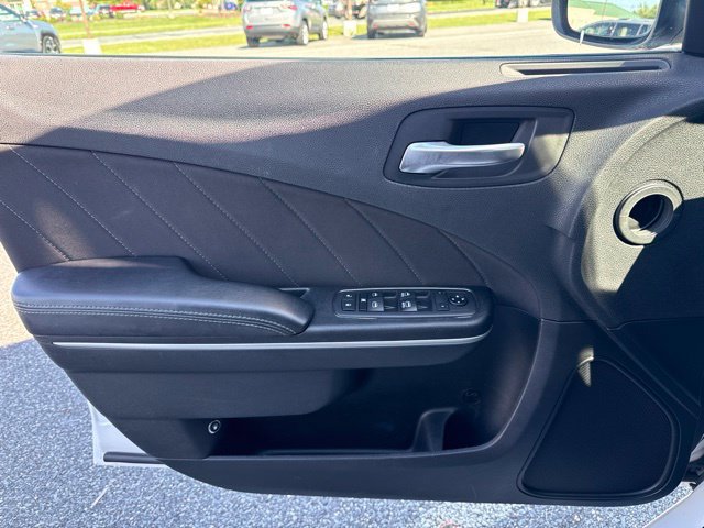Used 2019 Dodge Charger SXT RWD image 15
