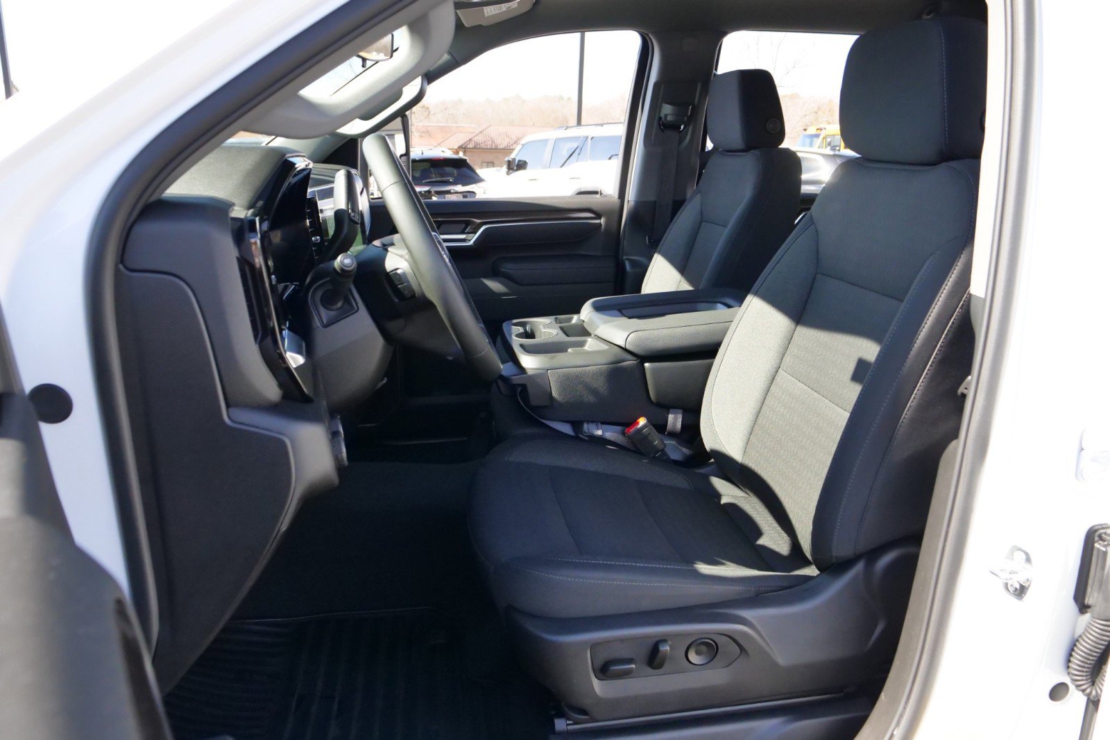 Used 2025 Chevrolet Silverado 2500 LT w/ Convenience Package AWD/4WD image 3