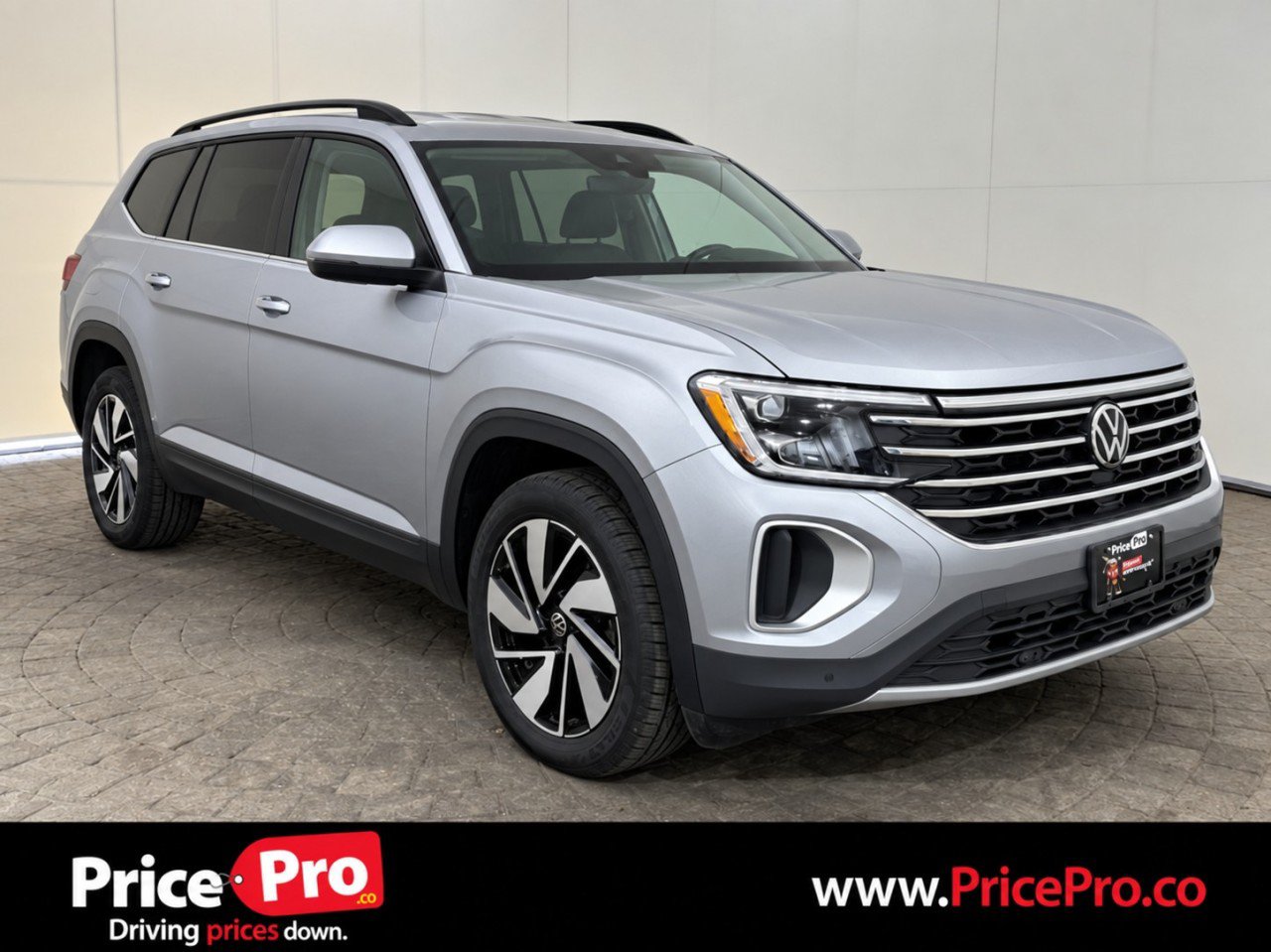 Used 2025 Volkswagen Atlas SE AWD/4WD image 1