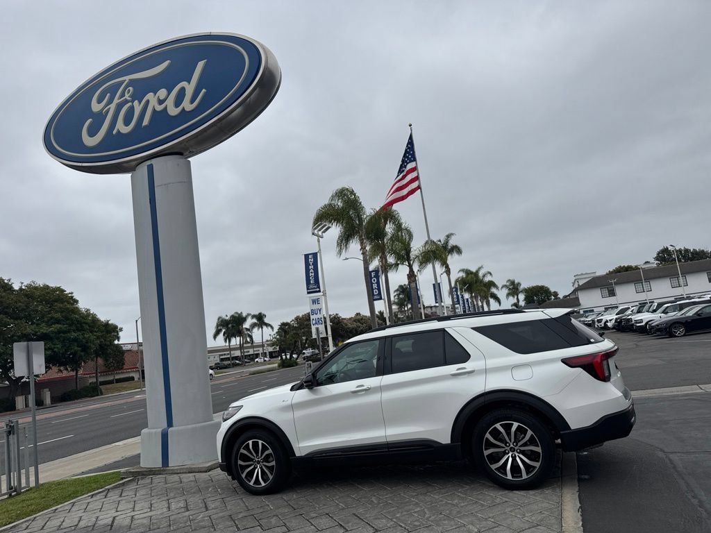 Used 2025 Ford Explorer ST-Line RWD image 21