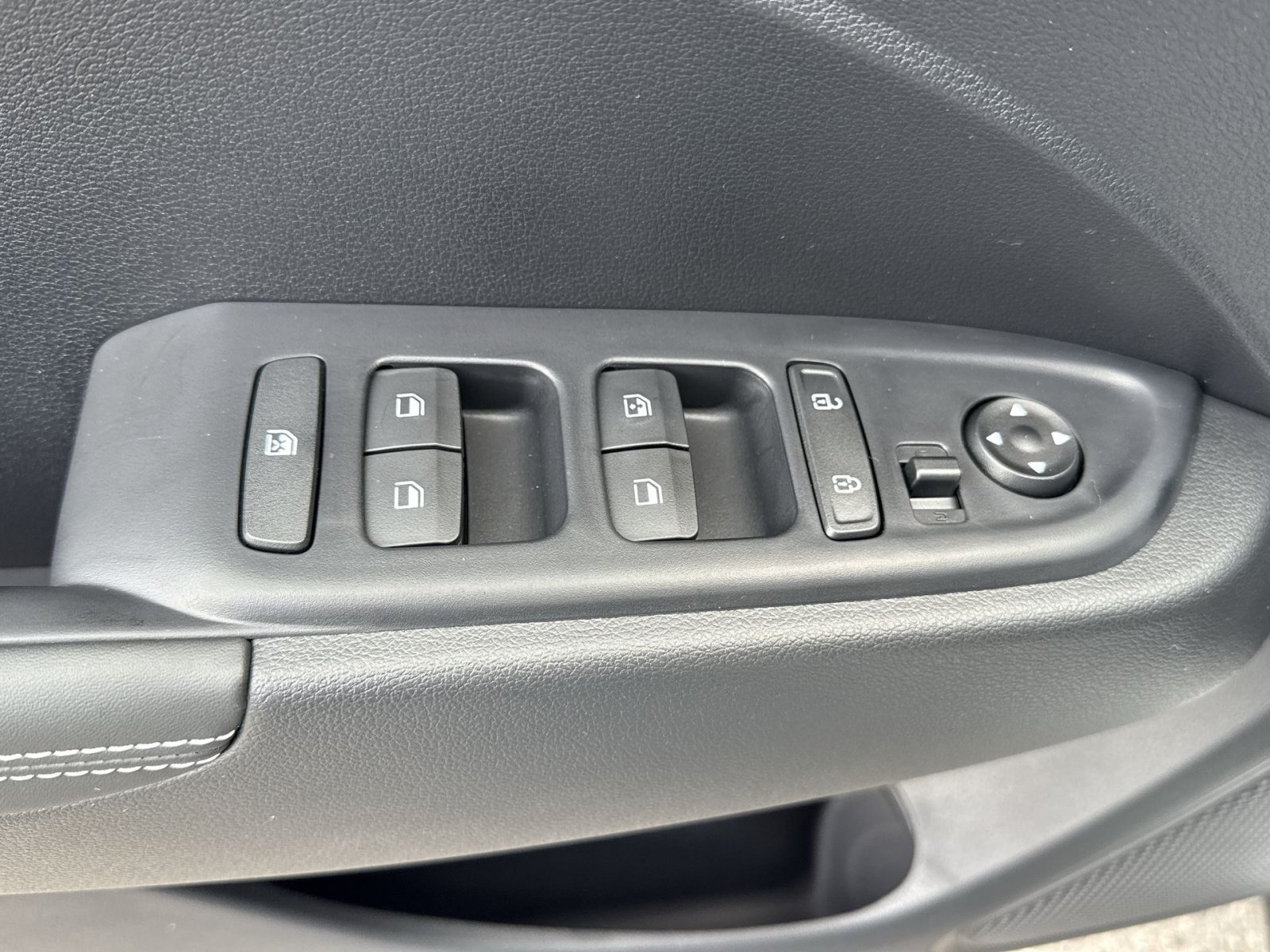 New 2026 Hyundai Venue SEL FWD image 15