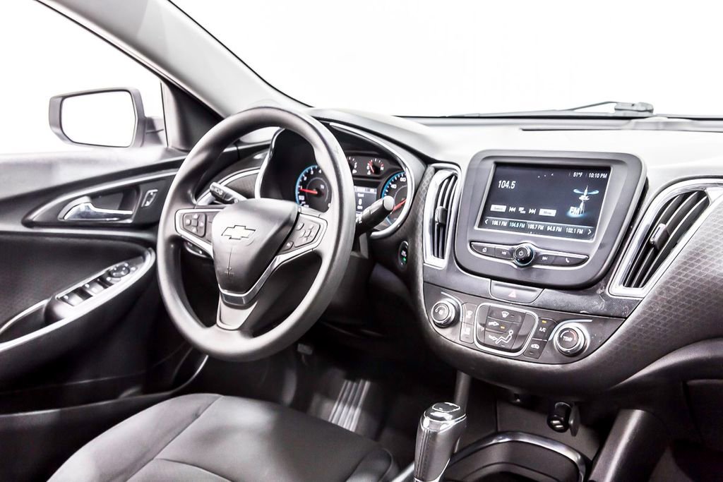 Used 2016 Chevrolet Malibu LT image 17