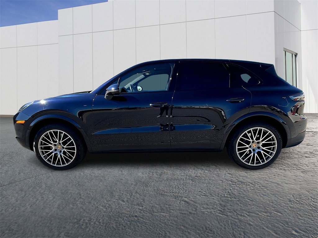 Used 2023 Porsche Cayenne Platinum Edition image 2