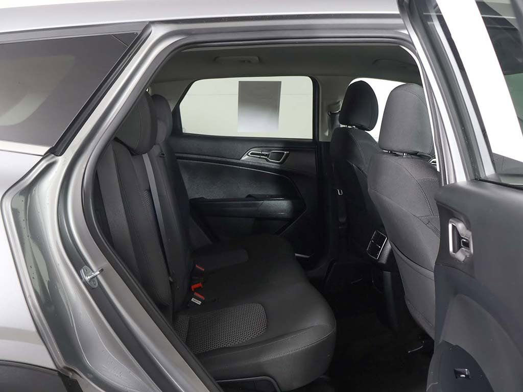 Used 2023 Kia Sportage LX image 30