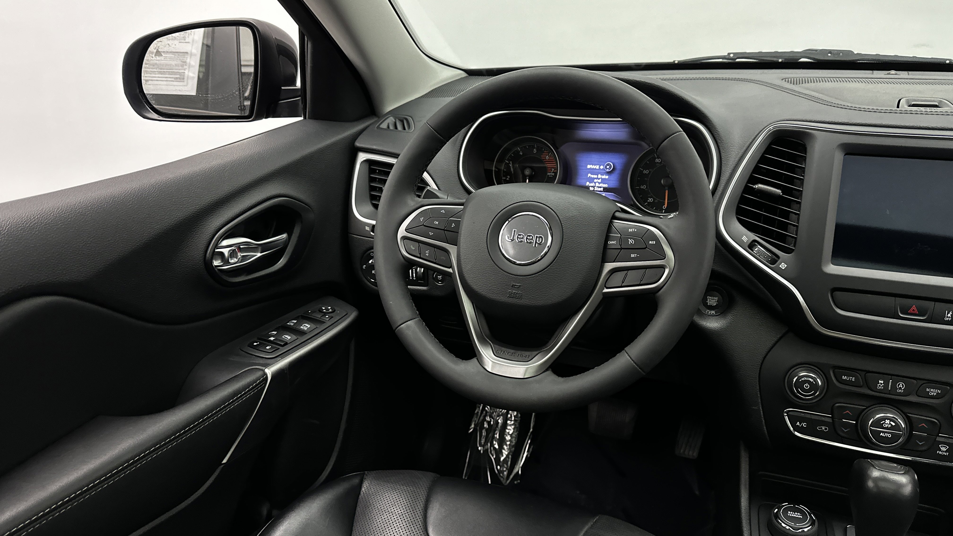 Used 2022 Jeep Cherokee Latitude Lux w/ Sun & Sound Group AWD/4WD image 27