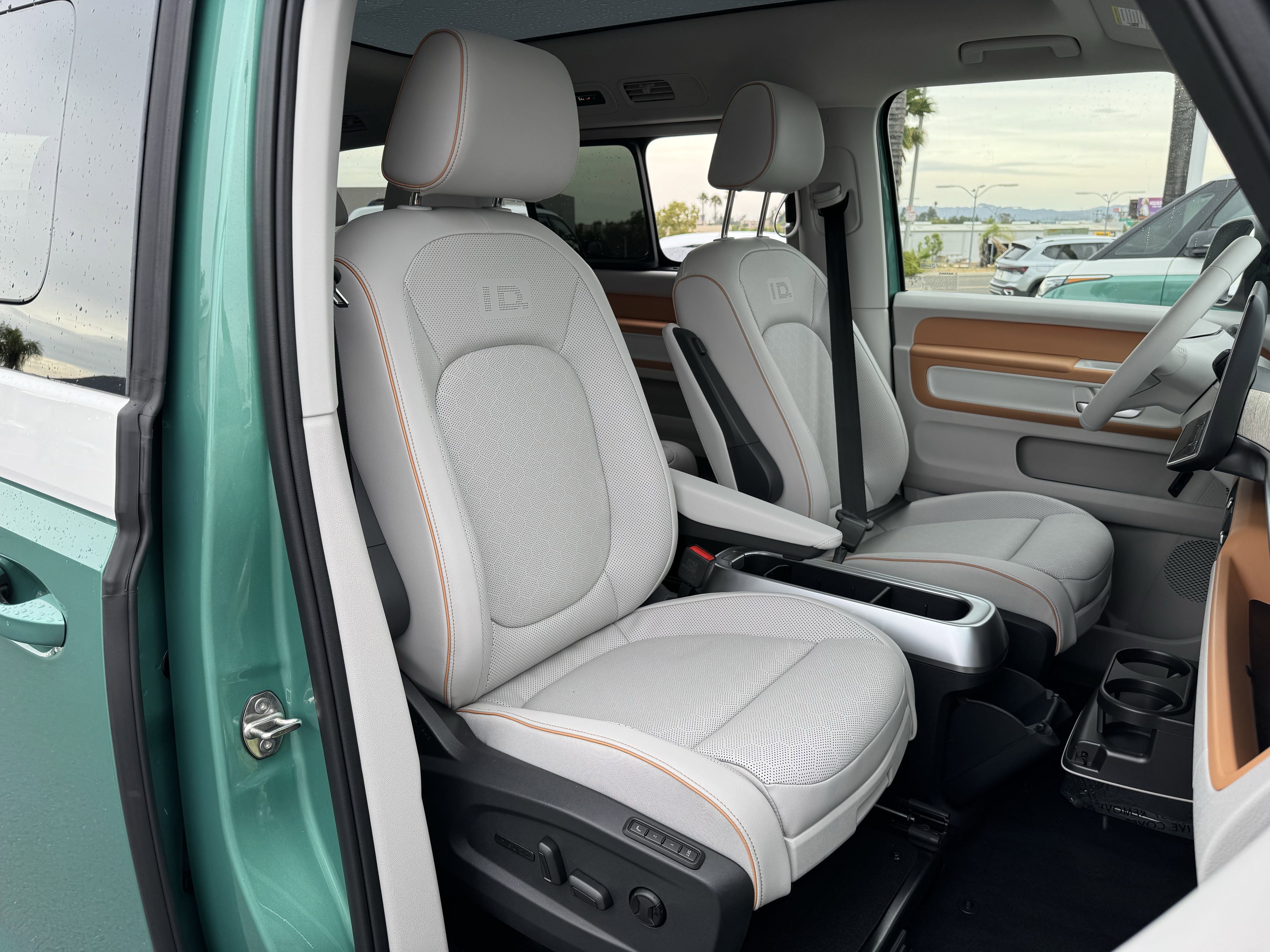 Used 2025 Volkswagen ID. Buzz 1st Edition image 39