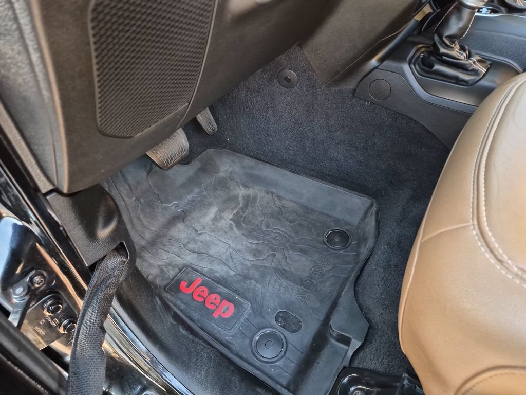 Used 2021 Jeep Wrangler Unlimited Rubicon AWD/4WD image 24