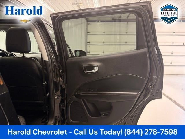 Used 2018 Jeep Compass Limited AWD/4WD image 8
