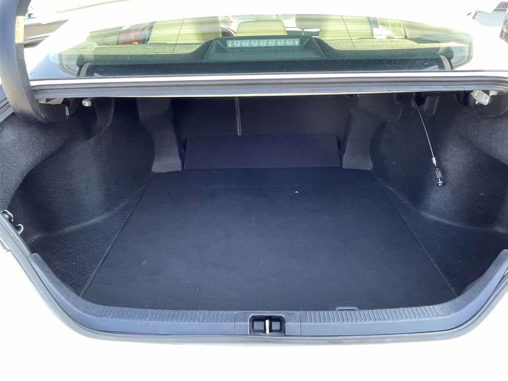 Used 2018 Toyota Camry LE w/ Convenience Package FWD image 10