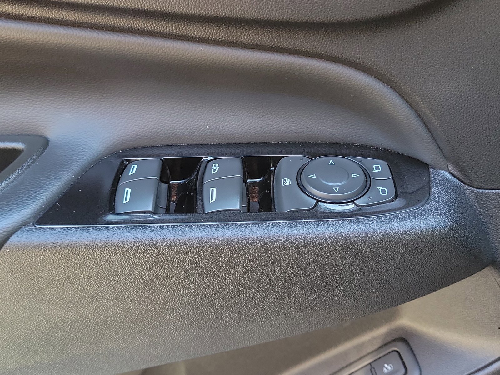 Used 2024 Chevrolet Equinox Premier FWD image 32