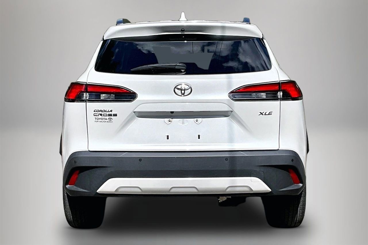Used 2023 Toyota Corolla Cross XLE w/ Convenience Package FWD image 6