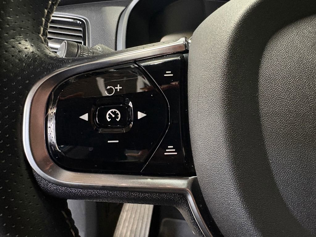 Used 2016 Volvo XC90 T6 R-Design w/ Vision Package image 29