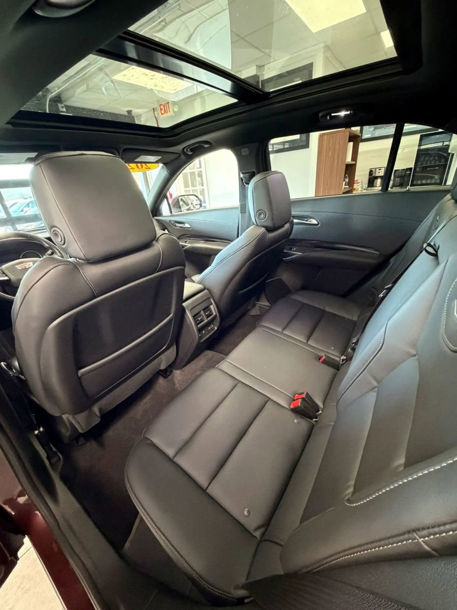 Used 2023 Cadillac XT4 Luxury w/ Cold Weather Package image 11