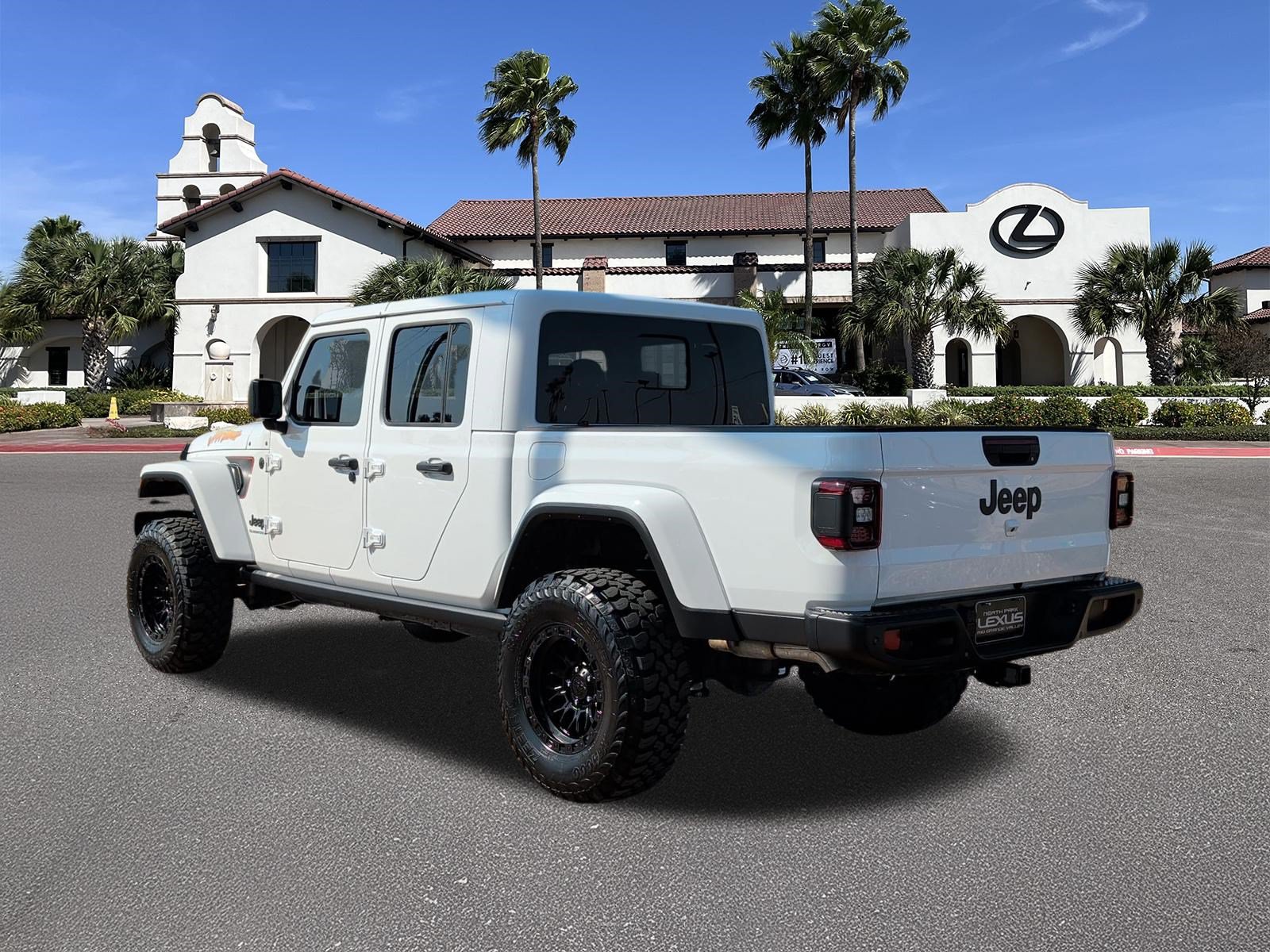 Used 2024 Jeep Gladiator Sport AWD/4WD image 4