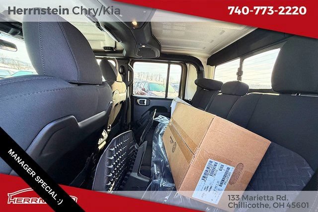 New 2026 Jeep Gladiator Mojave w/ Steel Bumper Group AWD/4WD image 16
